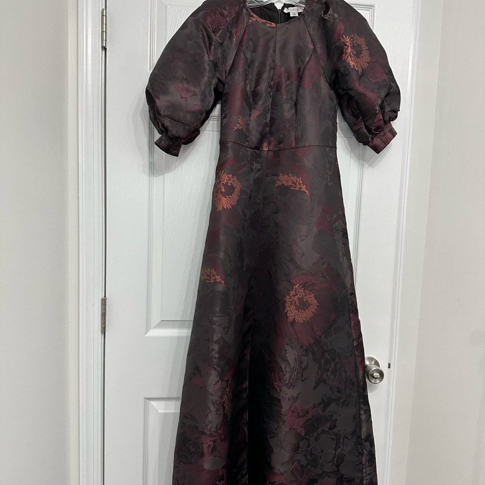 Kay Unger Delfina Statement Sleeve Gown black and Burgundy - Picture 2 of 2